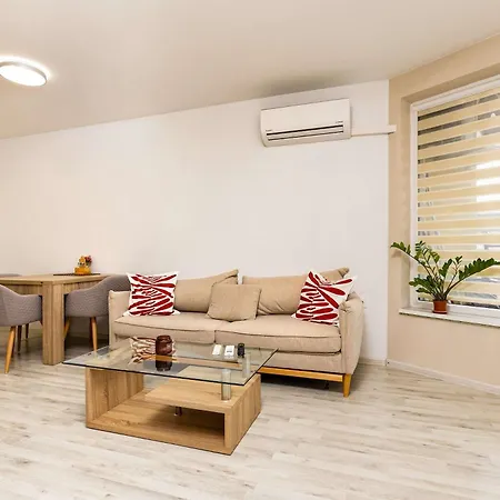 Modern 1bd In Heart Of By Flat Mаnager