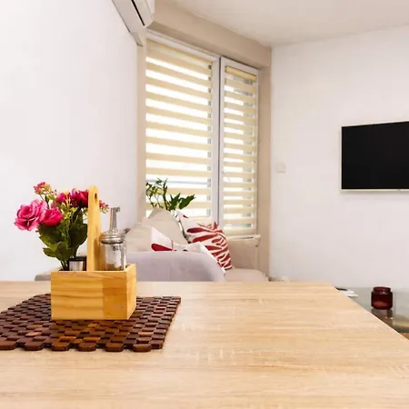 Modern 1bd In Heart Of By Flat Mаnager Apartment *
